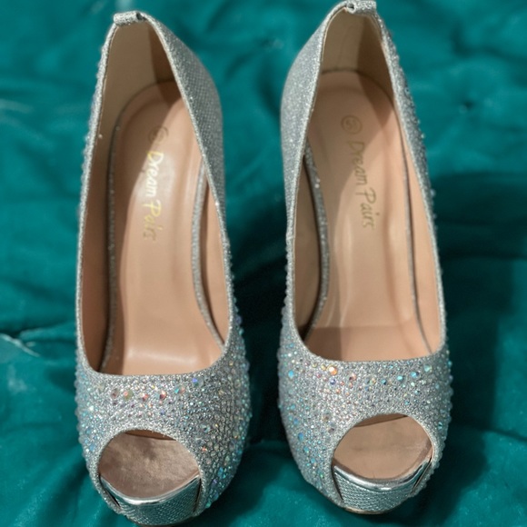 NEW Silver Heels with iridescent gems. Dream Pair size 5 1/2 - Picture 5 of 11